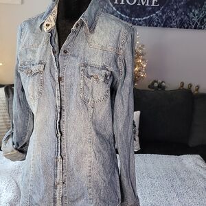 🧊 Maurices Lace-Trimmed Fitted Denim Top